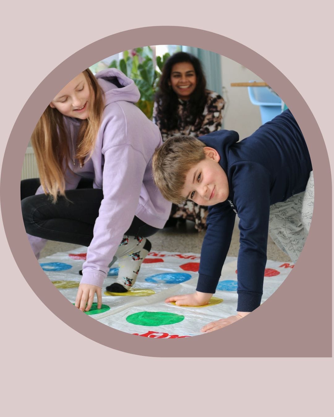 Kind & Gezinnen – Therapie & Begeleiding in Den Haag Sharoepa begeleidt broer en zus in speltherapie – gezinstherapie Den Haag