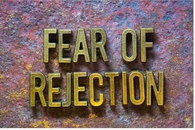 Afwijzing verwerken: waarom het vaak een echo is, geen waarheid